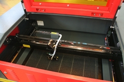 Gravírovací a rezací CO<sub>2</sub> laser Numco E 4060