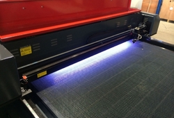 Gravírovací a rezací CO<sub>2</sub> laser Numco C 1325